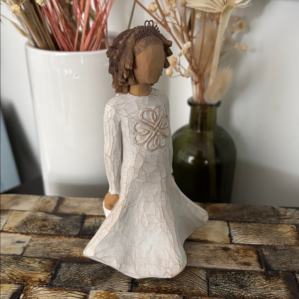 WILLOW TREE Irish Charm Figurine Susan Lordi 2010 Luck Laughter Strength Uplift - Picture 10 of 15
